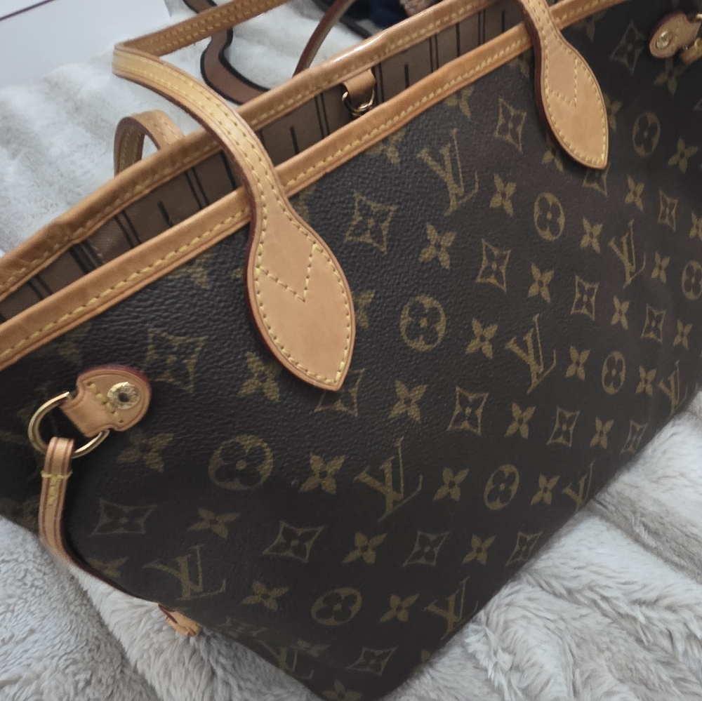 Louis Vuitton Monogram Neverfull PM Pre Owned. 100% Authentic Good Condition - Picture 3 of 16